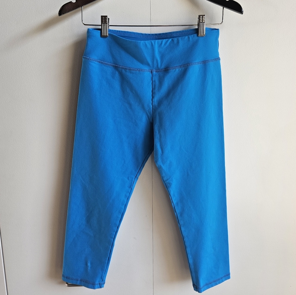 Jala Cropped Yoga Leggings in Women's M